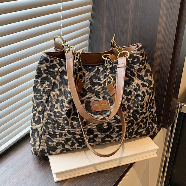 Women's Large Leisure Tote Bag